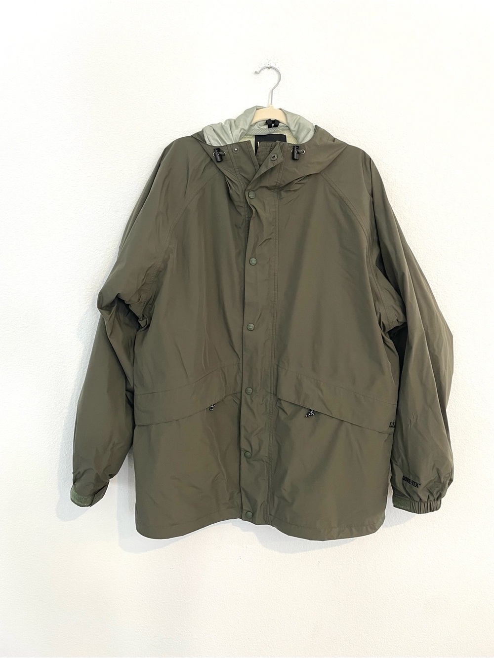 Vintage L.L. Bean OUTDOORS Gore-Tex Men's XLT Olive Green Hooded Raincoat